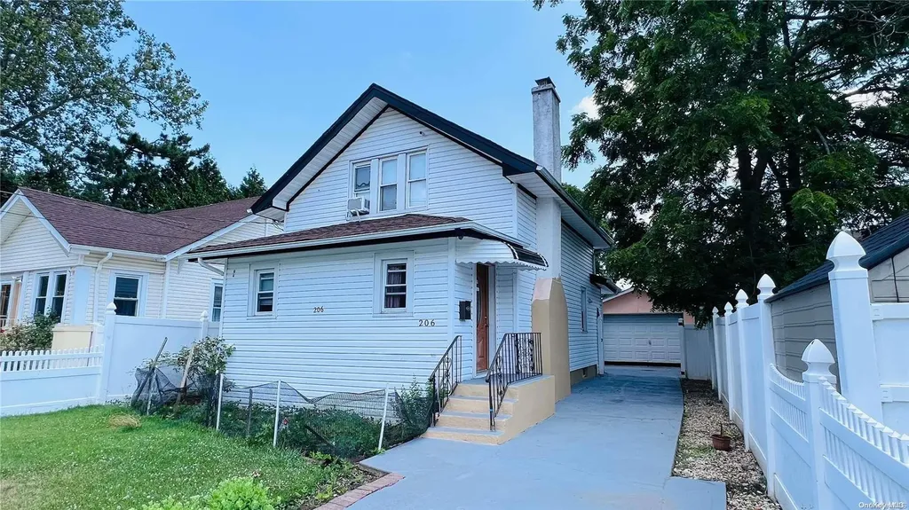206 Wallace Street Freeport NY 11520