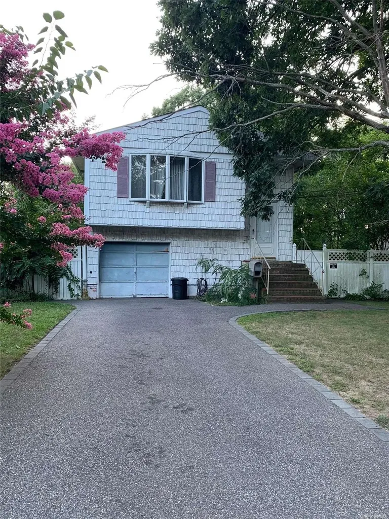 1142 Ocean Avenue Bay Shore NY 11706