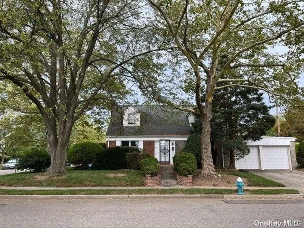 83 Stephan Marc Lane New Hyde Park NY 11040
