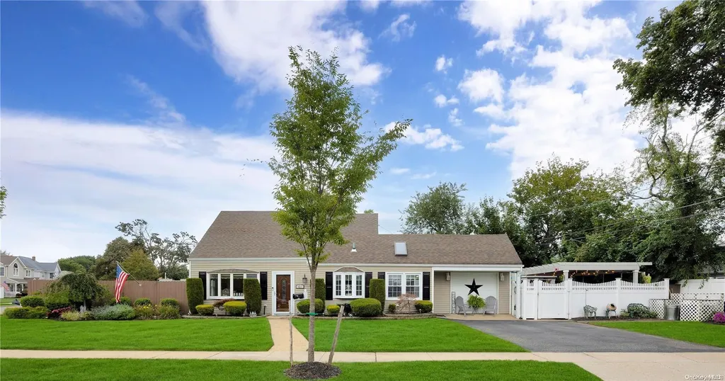 41 Birch Lane Levittown NY 11756