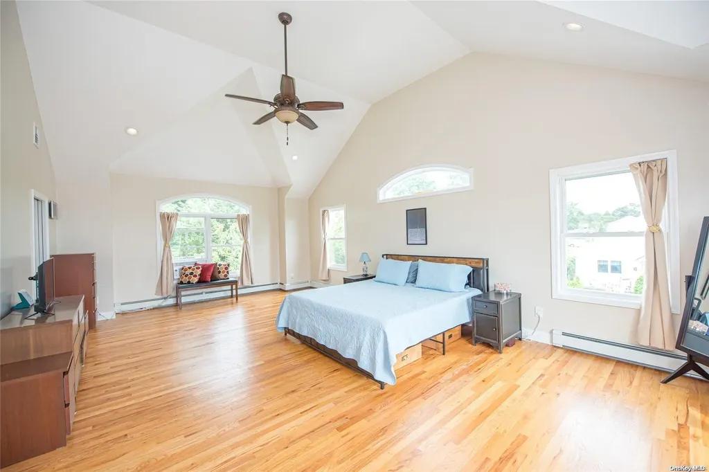 159 Maple Street Islip NY 11751