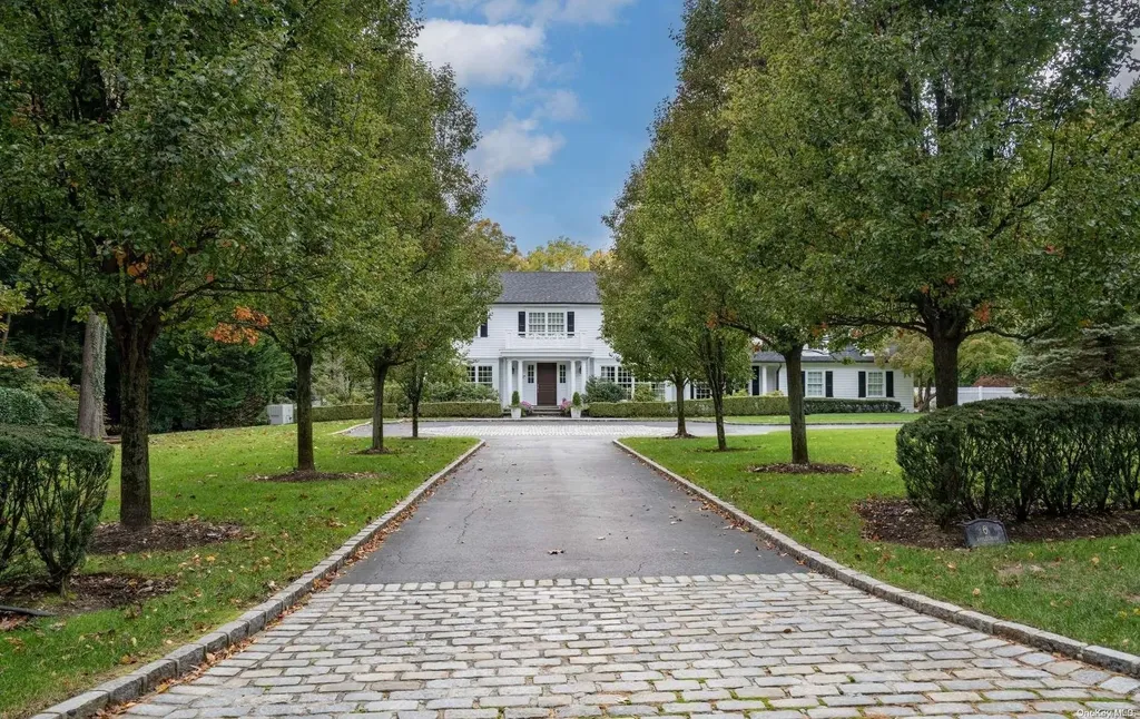 6 Applegreen Drive Old Westbury NY 11568