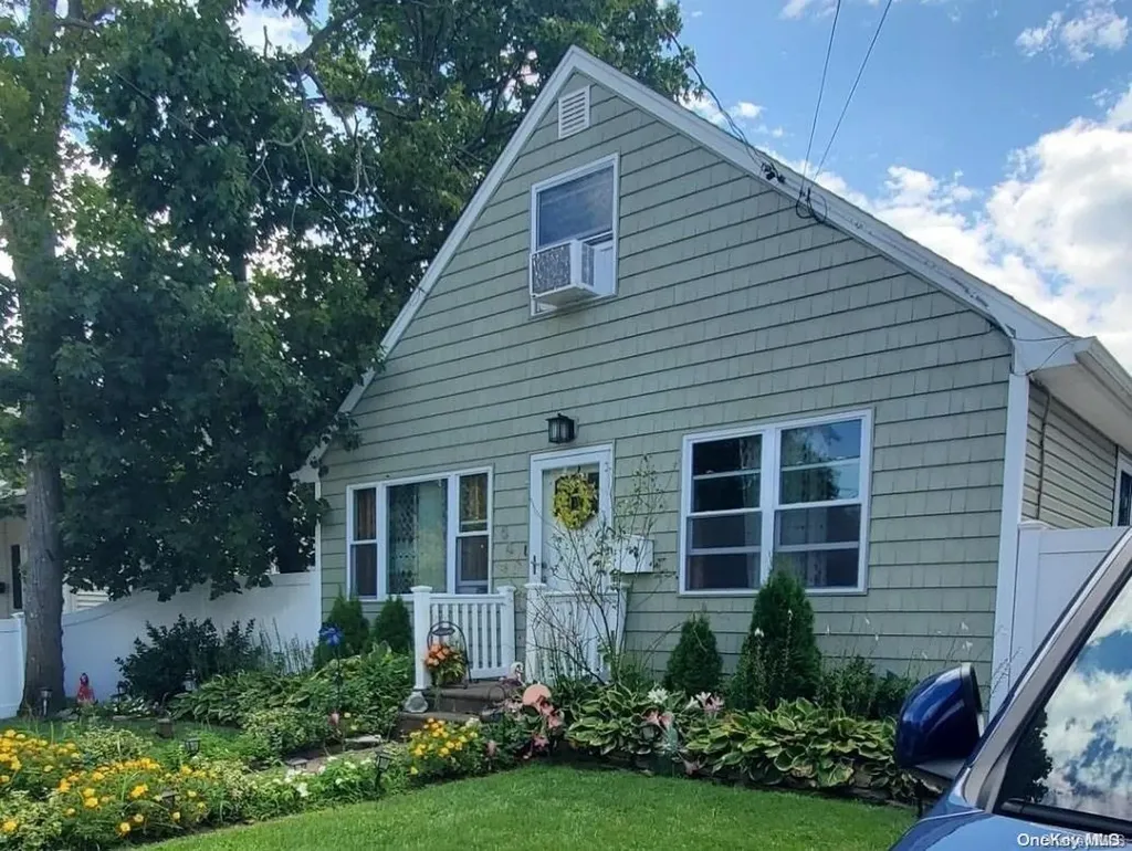 54 Richard Avenue Islip Terrace NY 11752