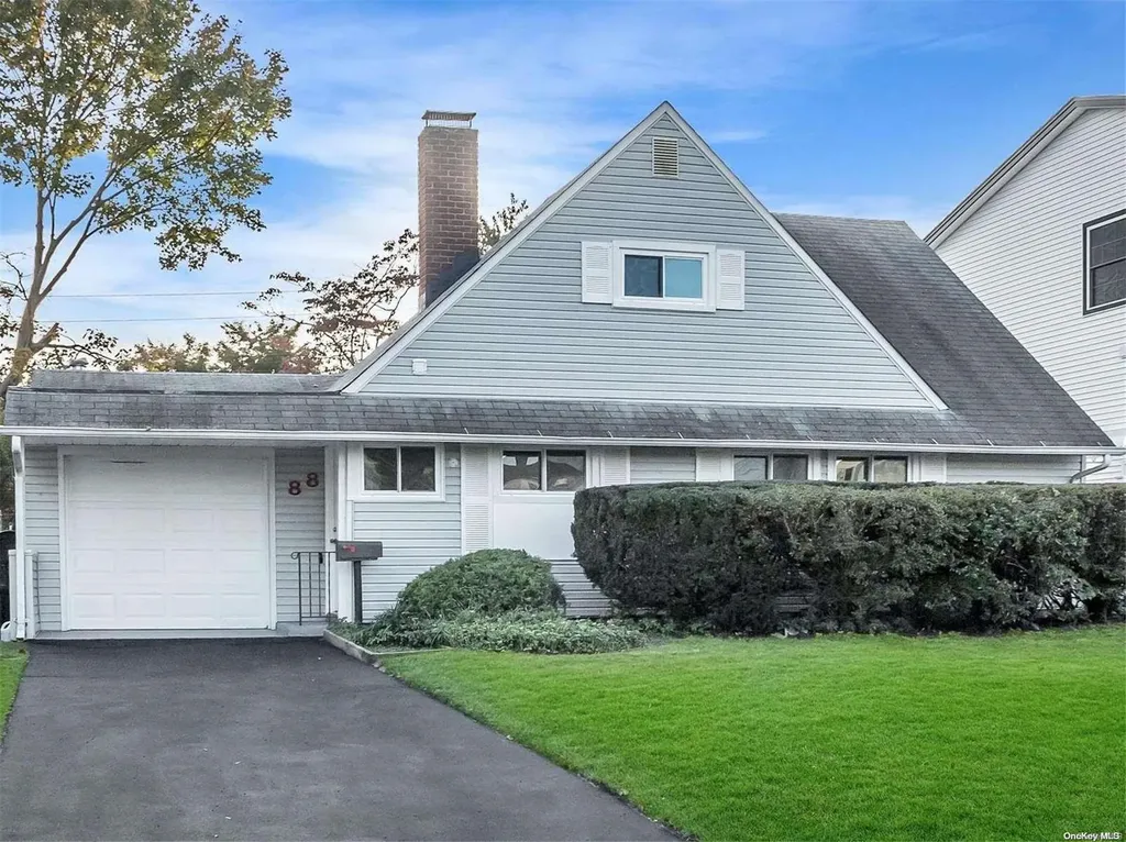 88 Choir Lane Westbury NY 11590
