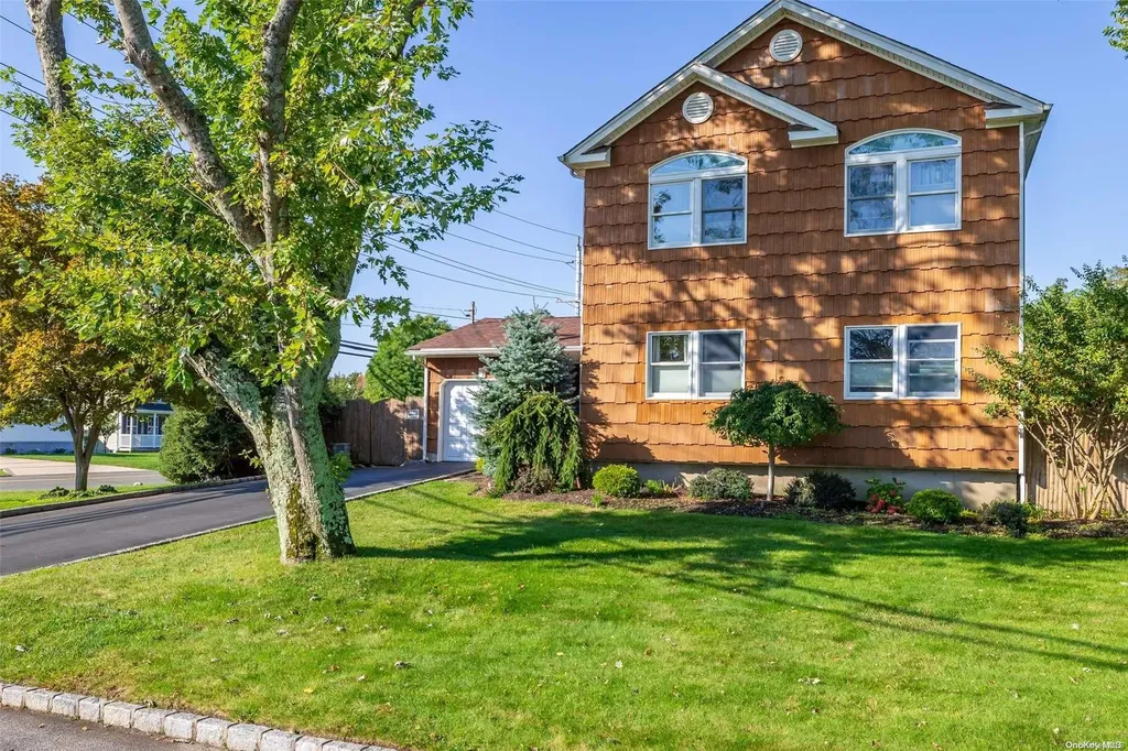 4 Roosevelt Avenue Islip NY 11751