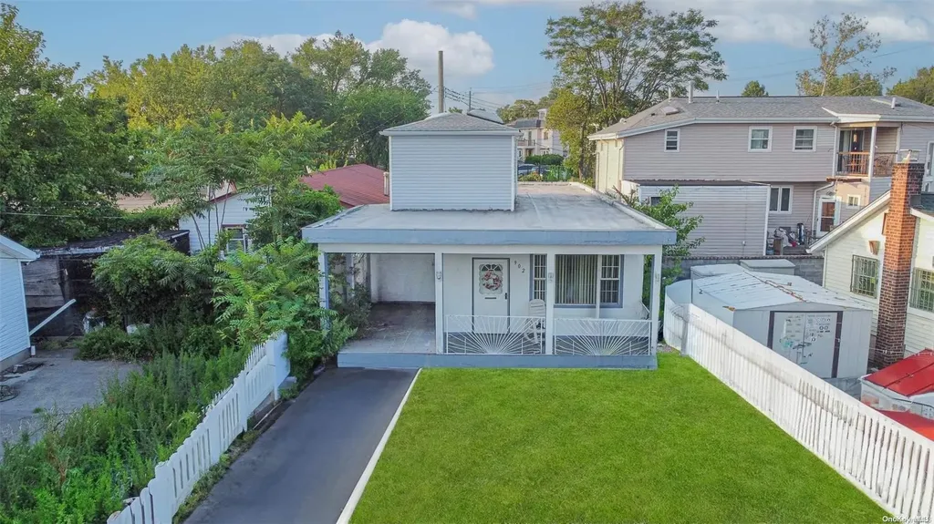 902 Harding Park Bronx NY 10473