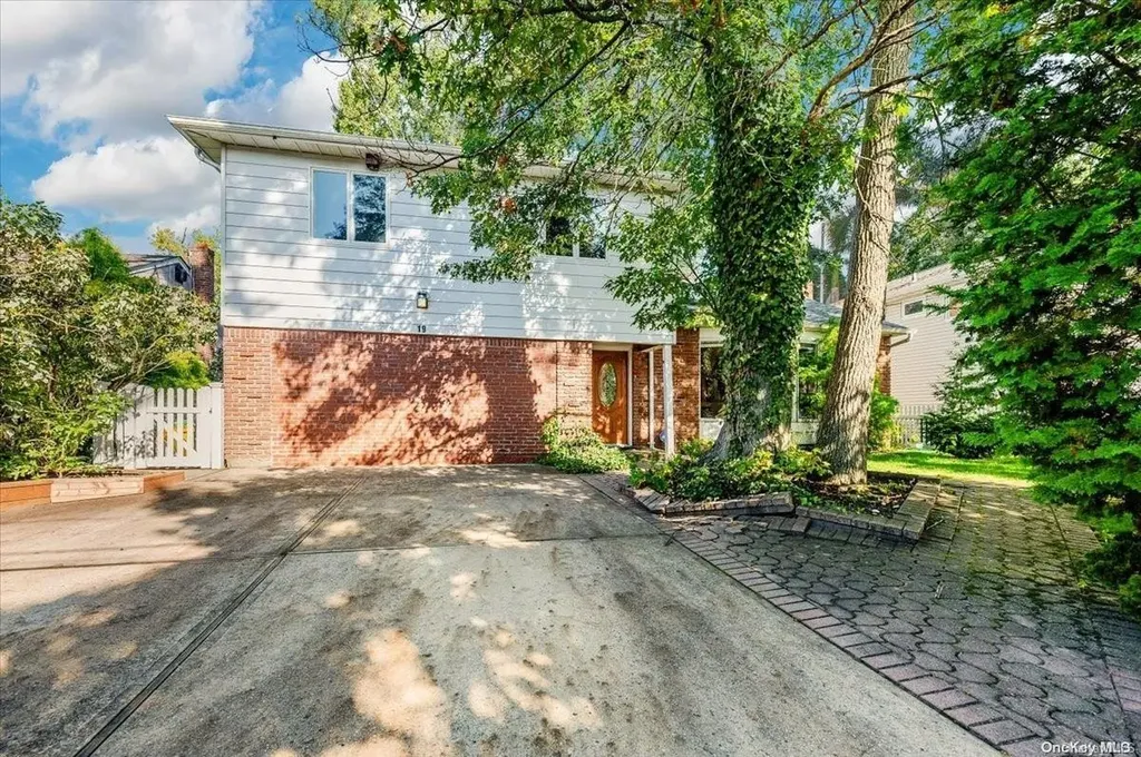 19 Geoffrey Lane Hewlett NY 11557