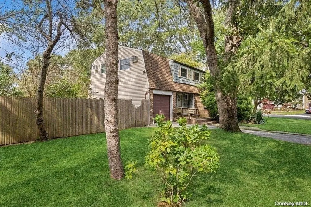 18 Corvair Lane Selden NY 11784