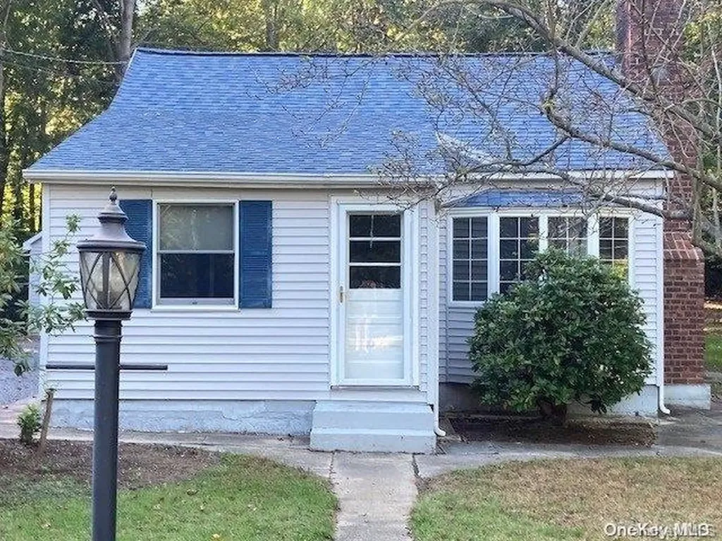 10 Heights Road Northport NY 11768