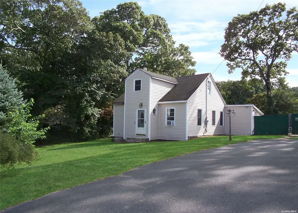 98 Argyle Avenue Selden NY 11784