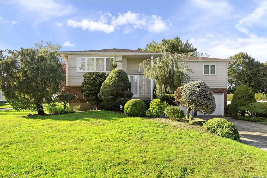 122 Hayrick Lane Commack NY 11725