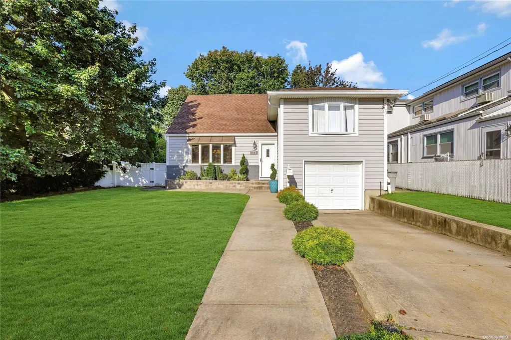 2807 Woods Avenue Oceanside NY 11572
