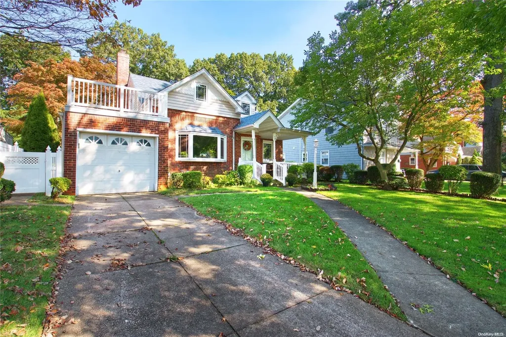 76 Maple Drive New Hyde Park NY 11040