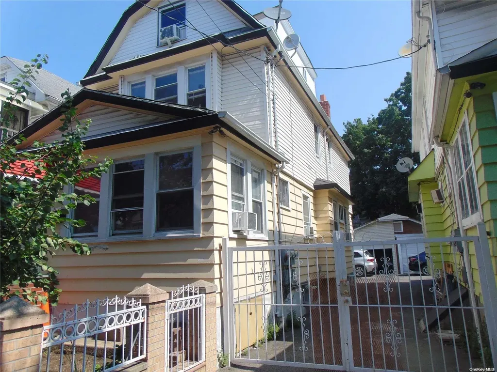 42-87 Hampton Street Flushing NY 11373