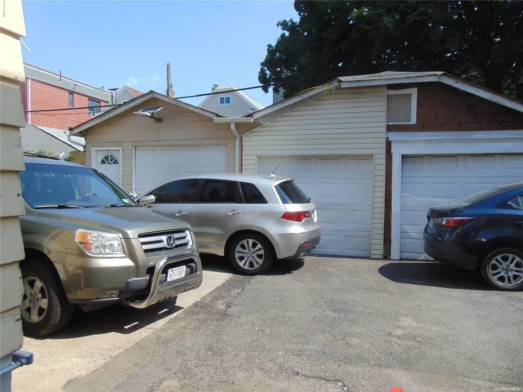 42-87 Hampton Street Flushing NY 11373