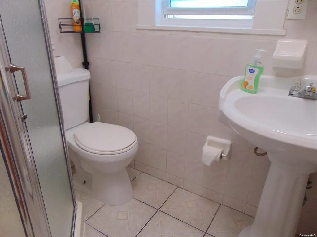 42-87 Hampton Street Flushing NY 11373