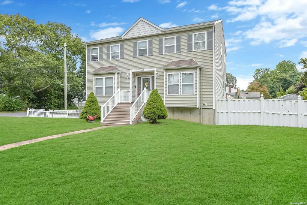 45 Flintlock Drive Shirley NY 11967
