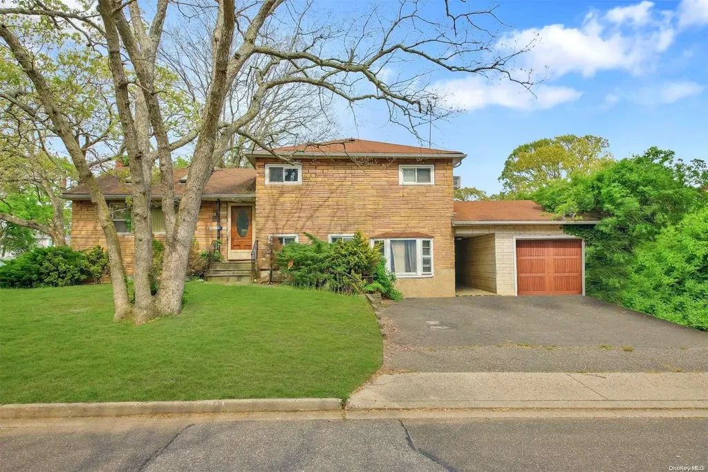 114 West Drive Massapequa NY 11758