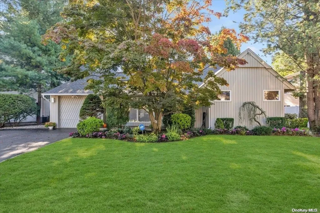 4 Copperbeech Place Merrick NY 11566