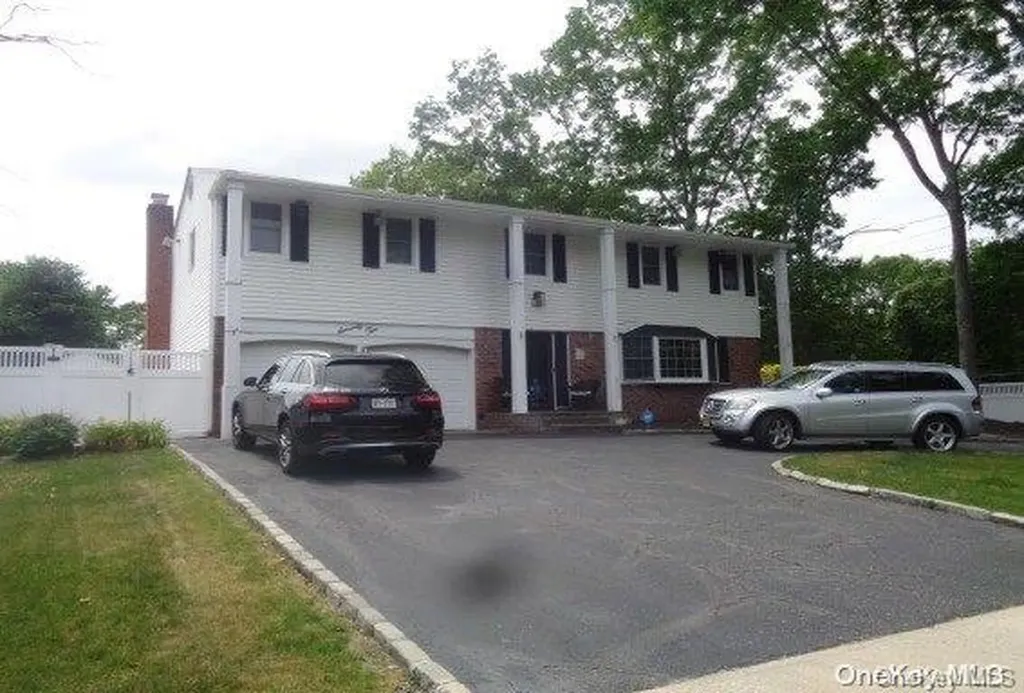 72 Hurtin Boulevard Smithtown NY 11787