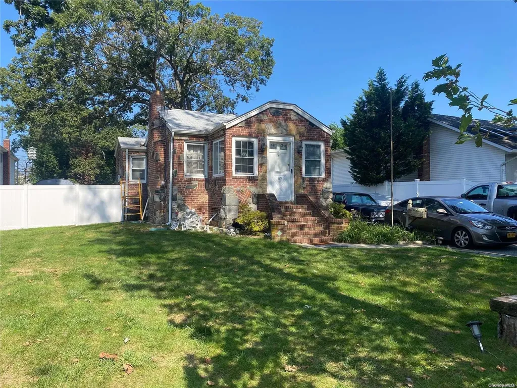 11 Sawyer Avenue West Babylon NY 11704