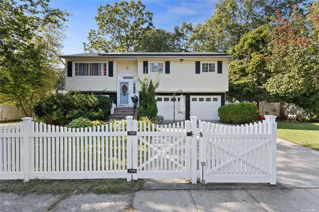 74 Ulster Avenue West Babylon NY 11704