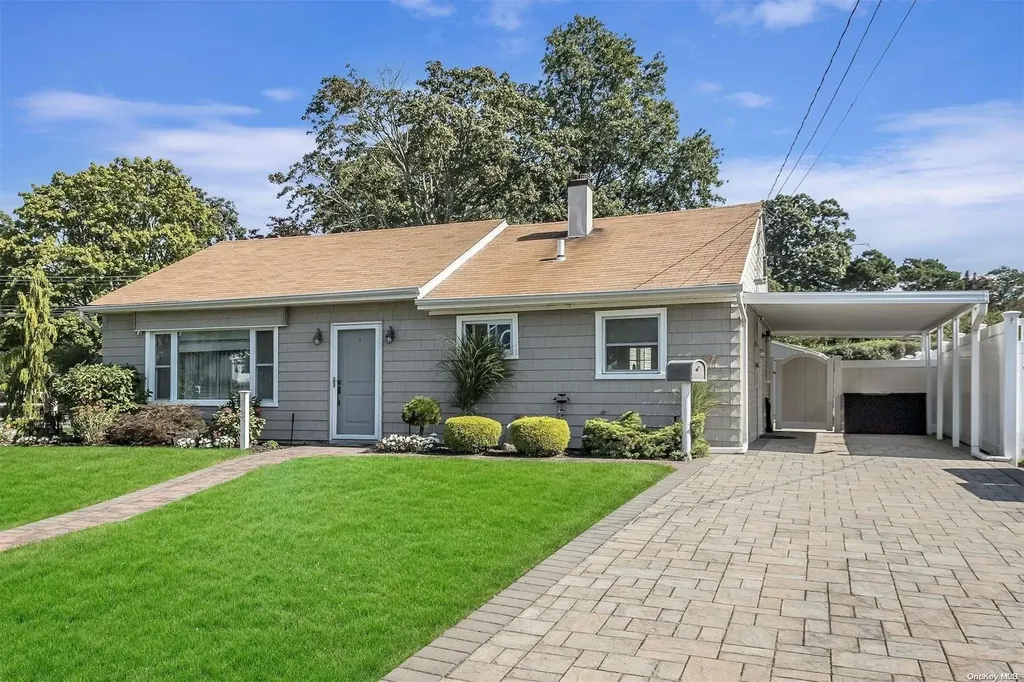 13 Dover Road Massapequa NY 11758
