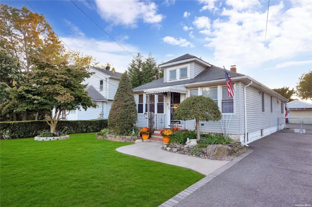 12 Walnut Avenue E Farmingdale NY 11735