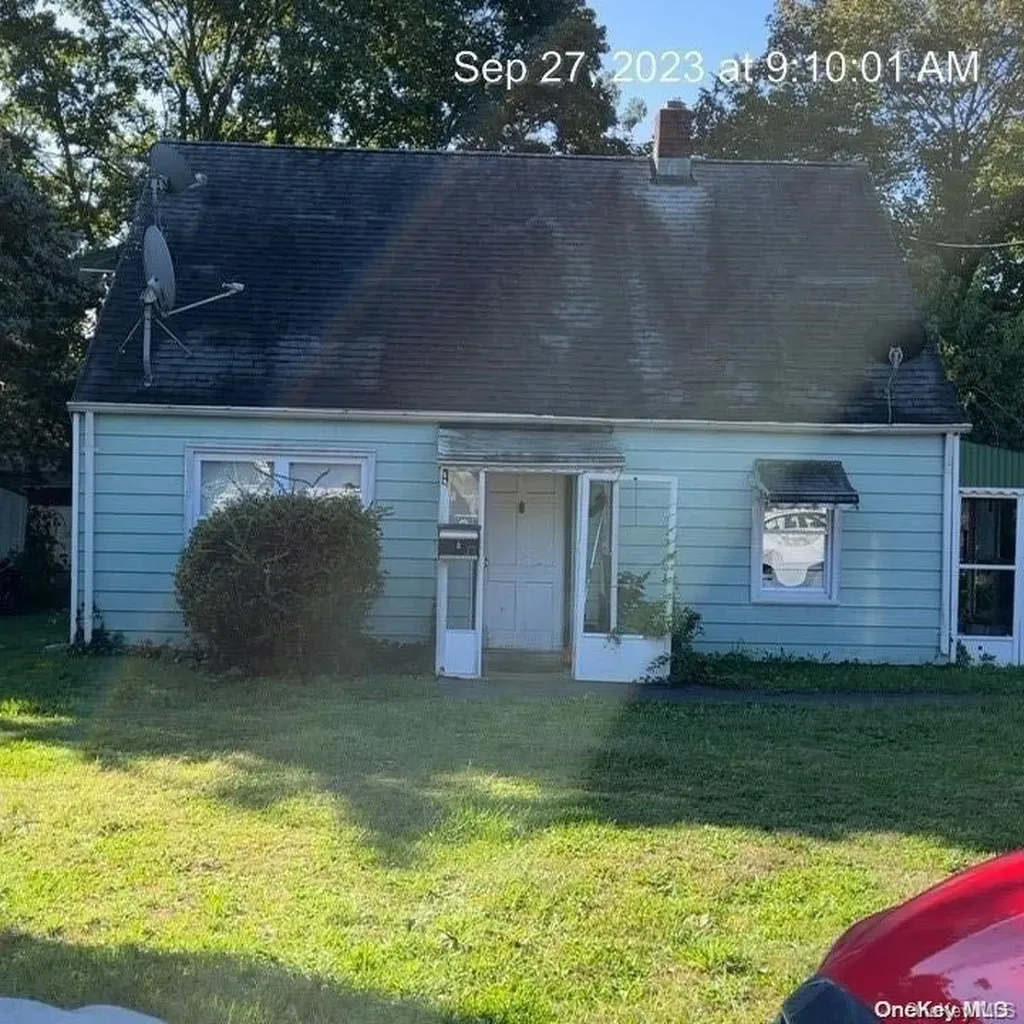 8 Anne Lane Central Islip NY 11722