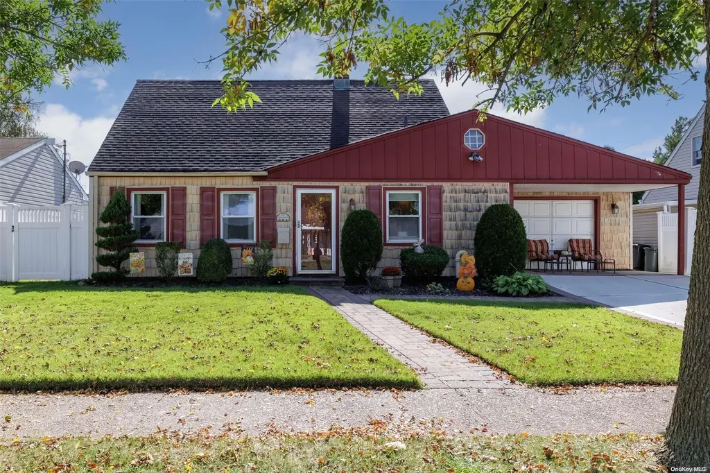 22 Green Lane Levittown NY 11756