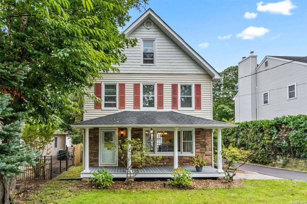 20 Glenview Place Huntington NY 11743