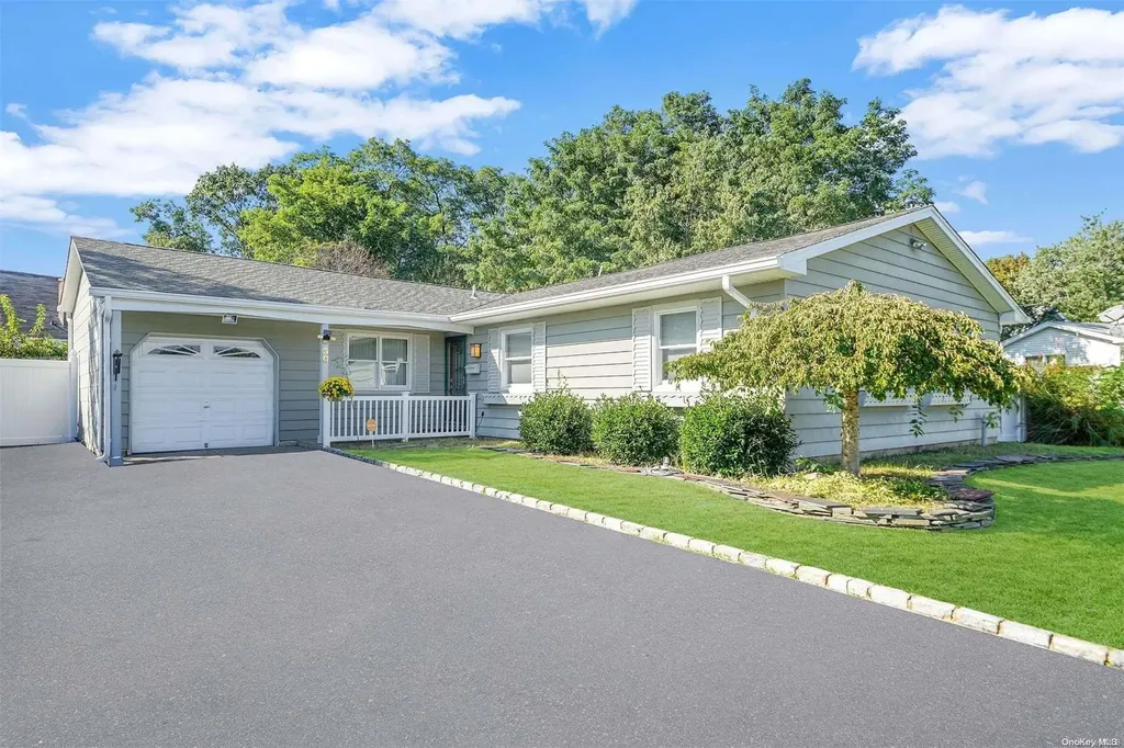 30 Marsha Lane Bay Shore NY 11706