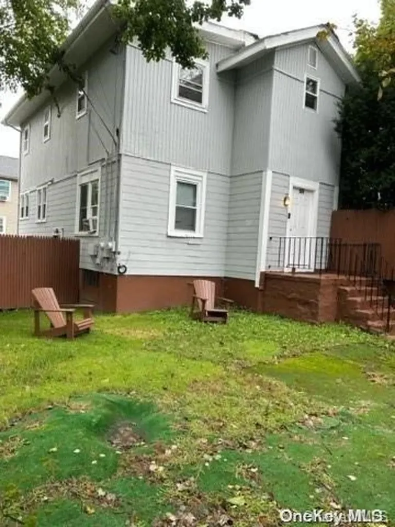 105 Hawkins Boulevard Copiague NY 11726
