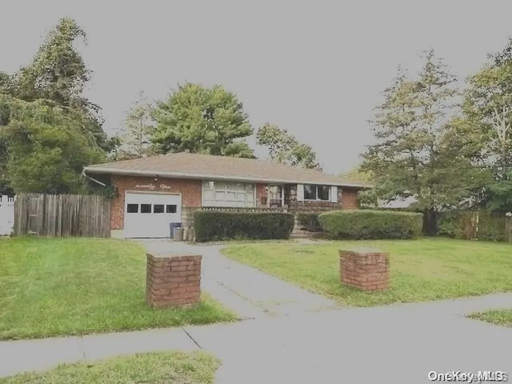 21 Dewey Road Commack NY 11725