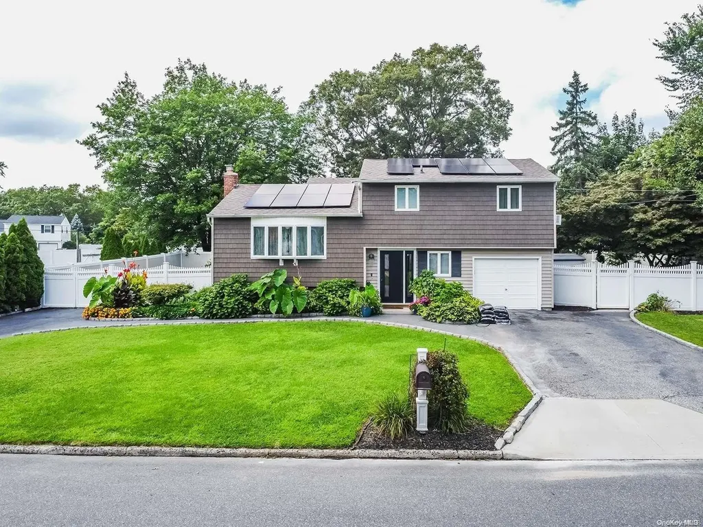 12 Starfire Drive Centereach NY 11720