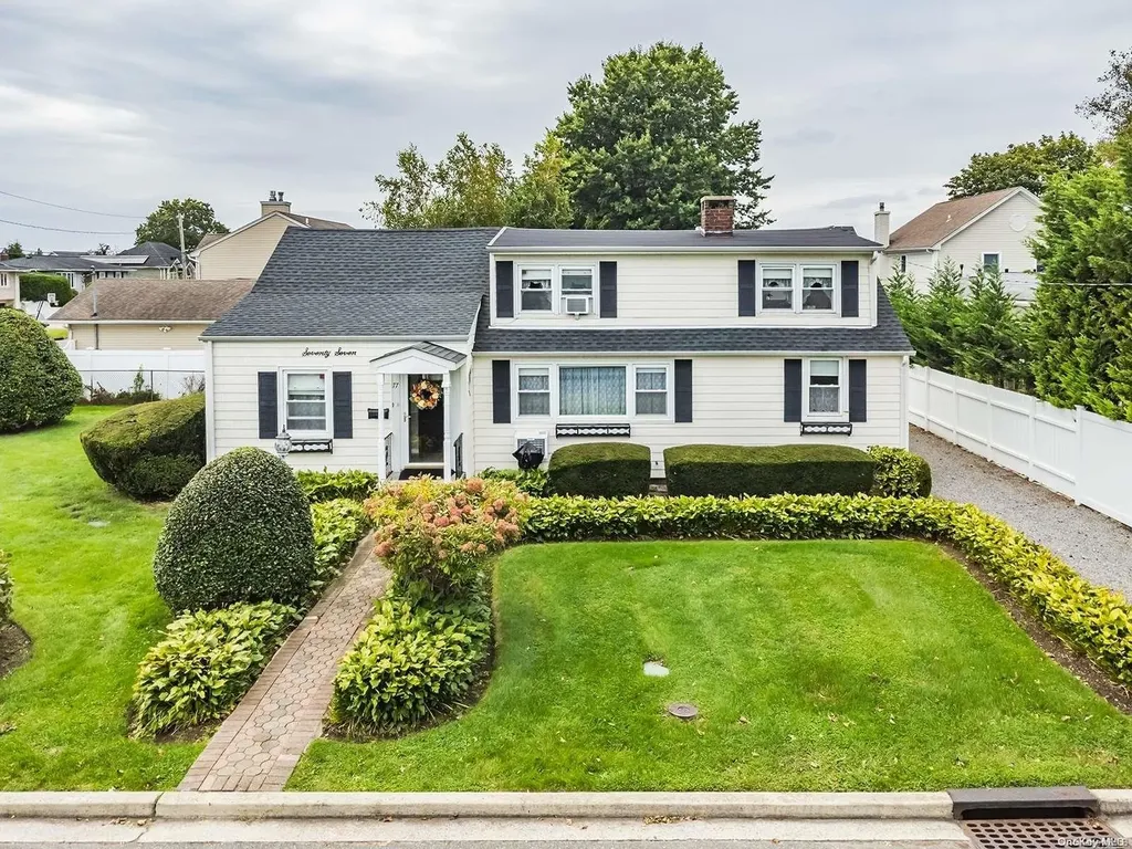 77 Beverly Road Massapequa NY 11758