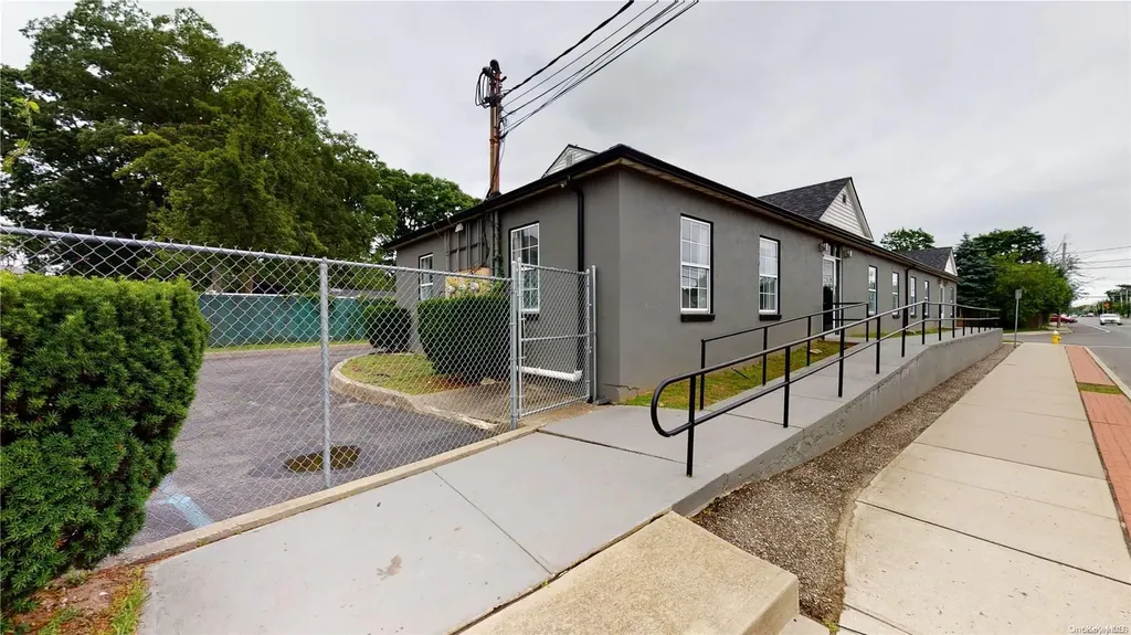 207 Bay Shore Road Deer Park NY 11729