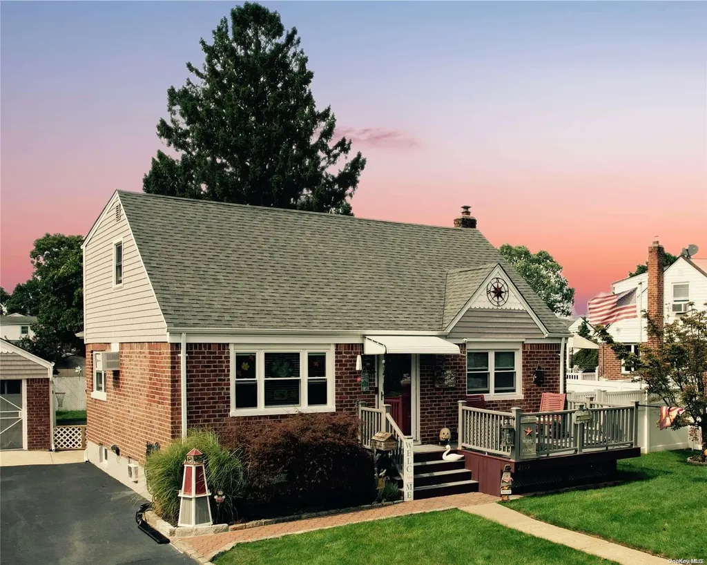 2159 Mcclellan Street East Meadow NY 11554