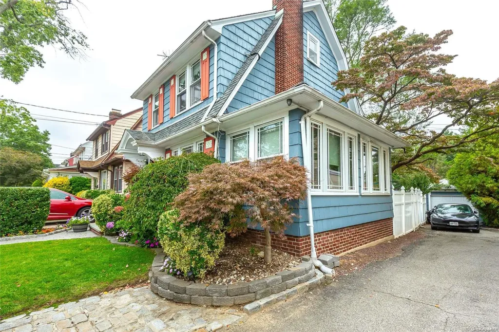 13 Nassau Road Great Neck NY 11021