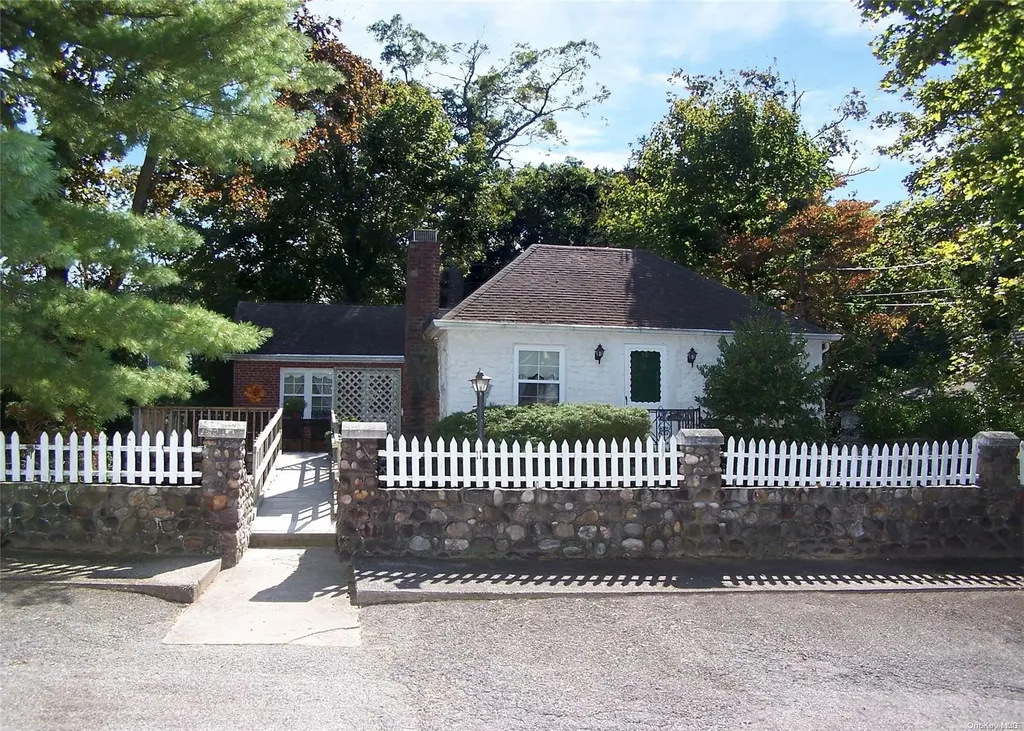 11 Valkyr Road Rocky Point NY 11778