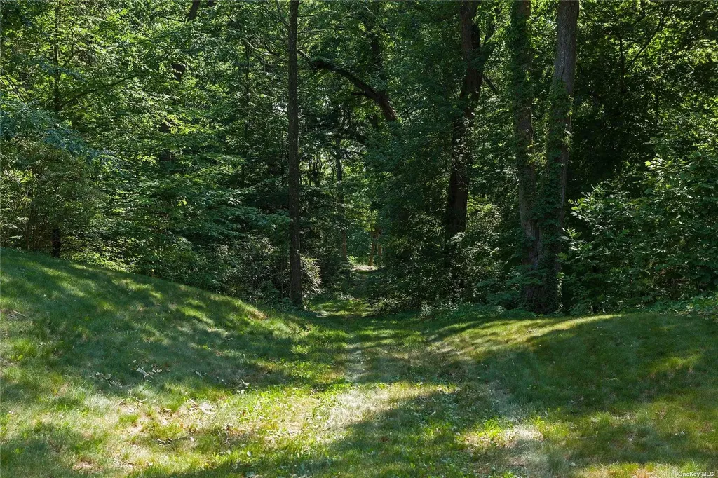 11 Spring Hill Lane Old Westbury NY 11568