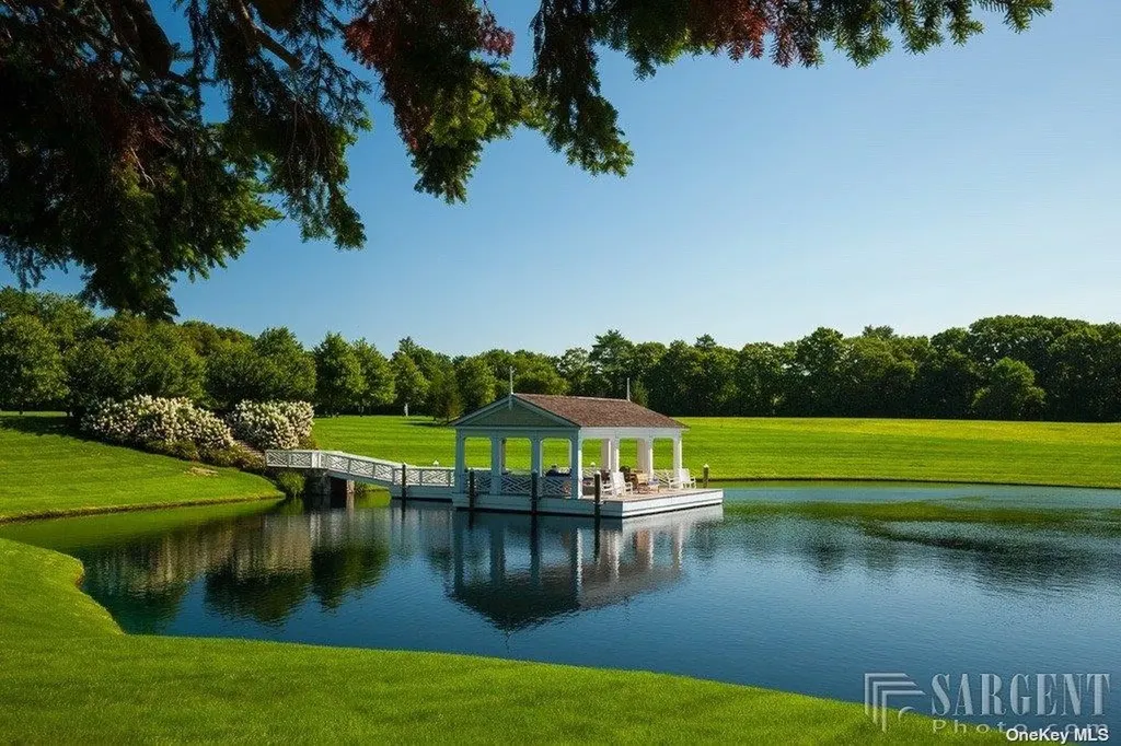 4 Canter Lane Old Westbury NY 11568