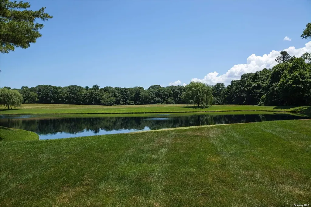 4 Canter Lane Old Westbury NY 11568