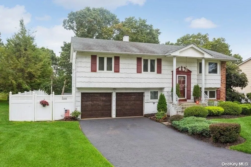42 Lindron Avenue Smithtown NY 11787