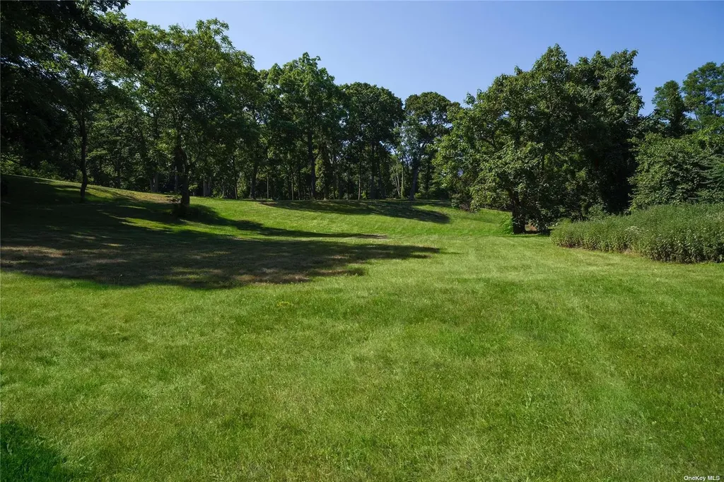 8 Spring Hill Lane Old Westbury NY 11568