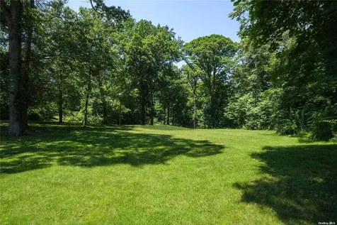 12 Spring Hill Lane Old Westbury NY 11568