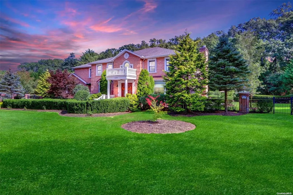 20 Pettit Drive Dix Hills NY 11746
