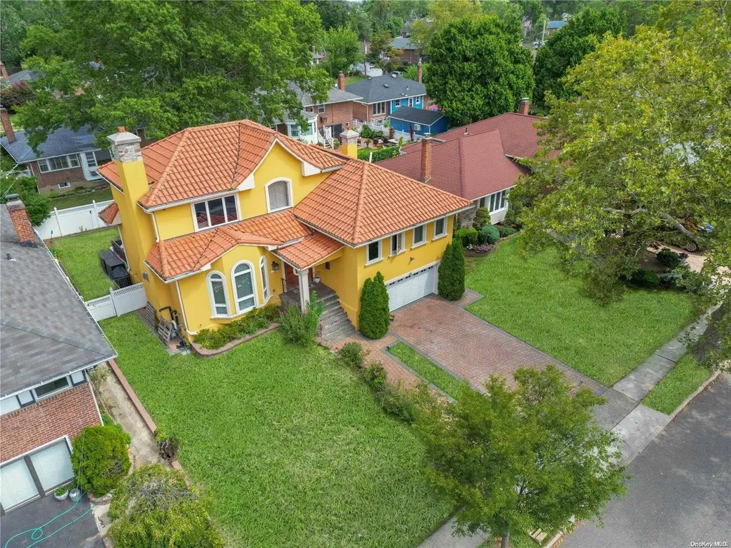 43 Cedar Road Westbury NY 11590