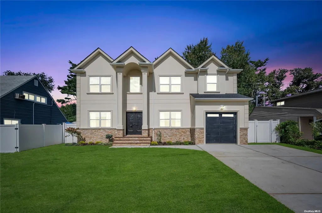 33 Booth Lane Levittown NY 11756