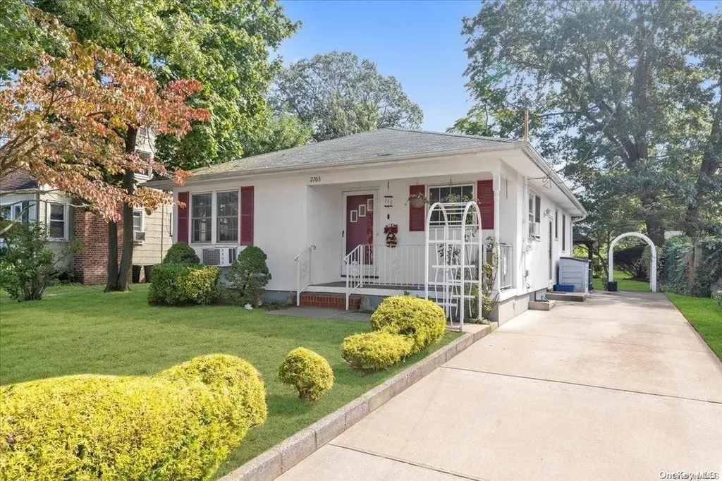 2703 Cedar Court Oceanside NY 11572